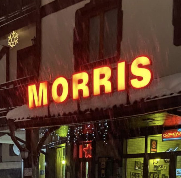 This is Morris Bar's logo