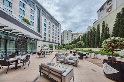 This is Oasis Garden by Hilton's logo