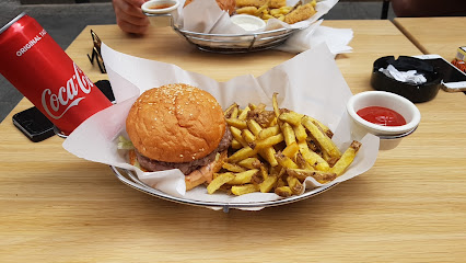 This is Burger House Bros. Centar's logo