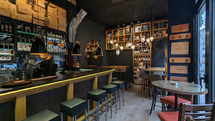 This is Wine Bar & Shop Quinta's logo