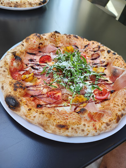 This is CRUST pizzabar's logo