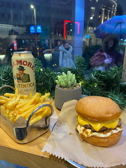 This is Perlo’s Burger&More (Est. 2021)'s logo