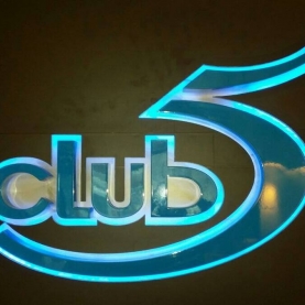 This is CLUB 5 Sushi's logo