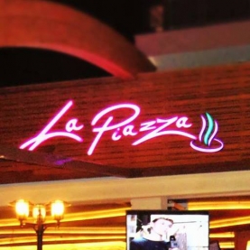 This is La Piazza - Bar & Dinner / Family Hotel 's logo