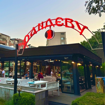 This is Рандеву's logo