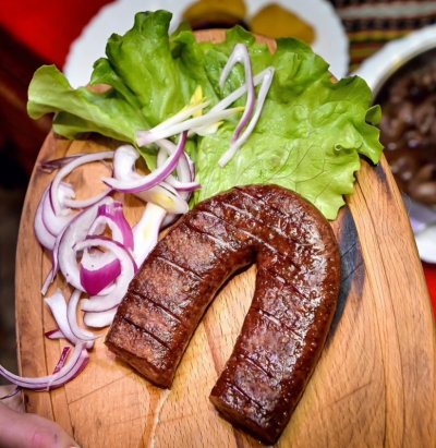 Суджук на гребен