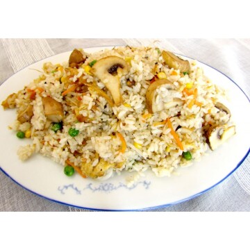 136. Пържен ориз с гъби печурки, зеленчуци и яйце