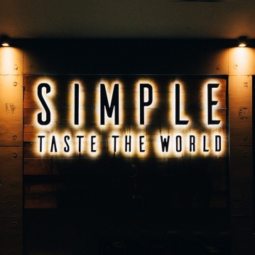 This is Simple Bar&Restaurant's logo