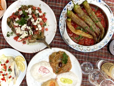 Поръчай храна за вкъщи Разядки за Узо с билково хлебче