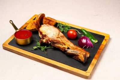 СВИНСКИ КОТЛЕТ НА ВЪГЛИЩА