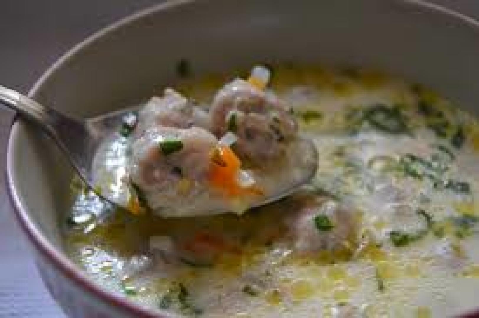 болгарский суп с фрикадельками. болгарский суп топчета. суп чорба-топчета. топчета суп. суп топчета болгарский рецепт.