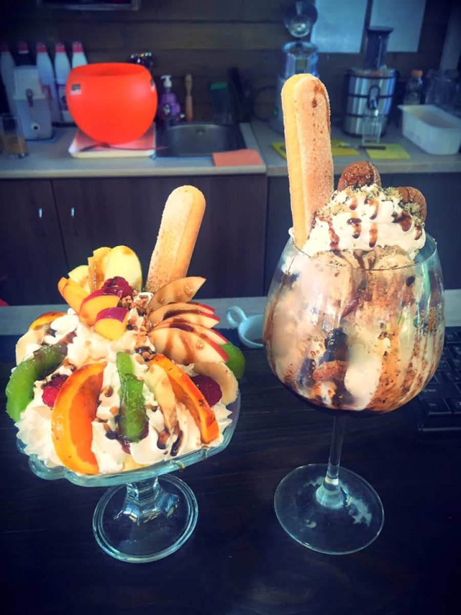 Малка част от нашите Сладки изкушения .... 