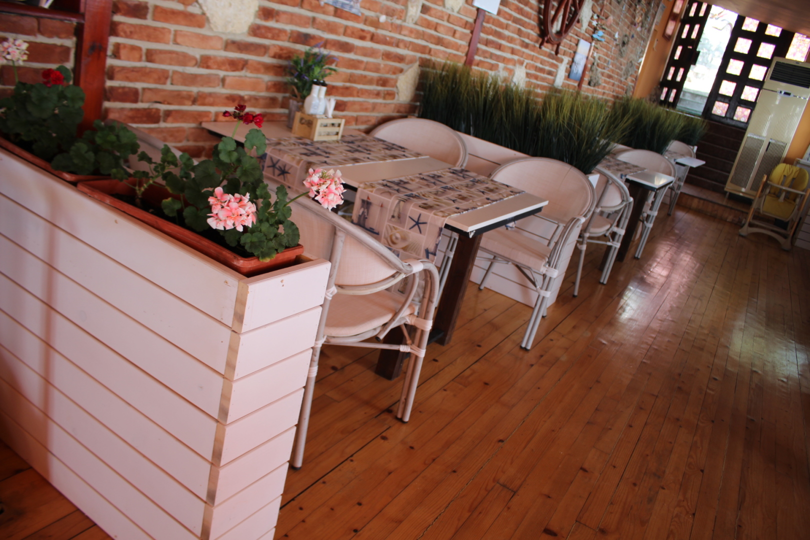 Лято 2019 посрещаме с нов интериор!