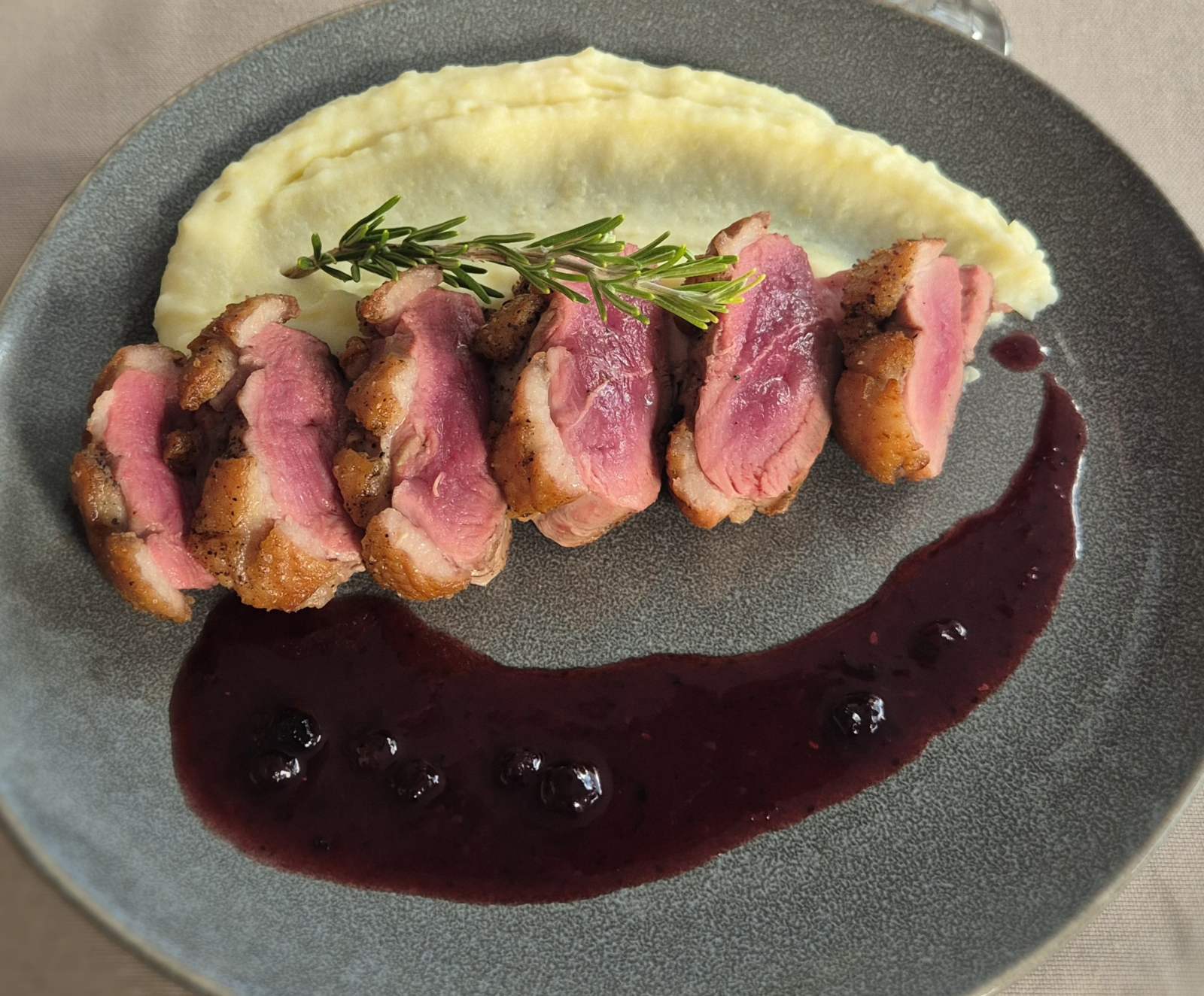 image-ПАТЕШКО ФИЛЕ С ЦИТРУСОВ СОС И КАРТОФЕНО АЛИГО