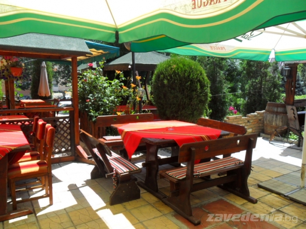 Лятна градина