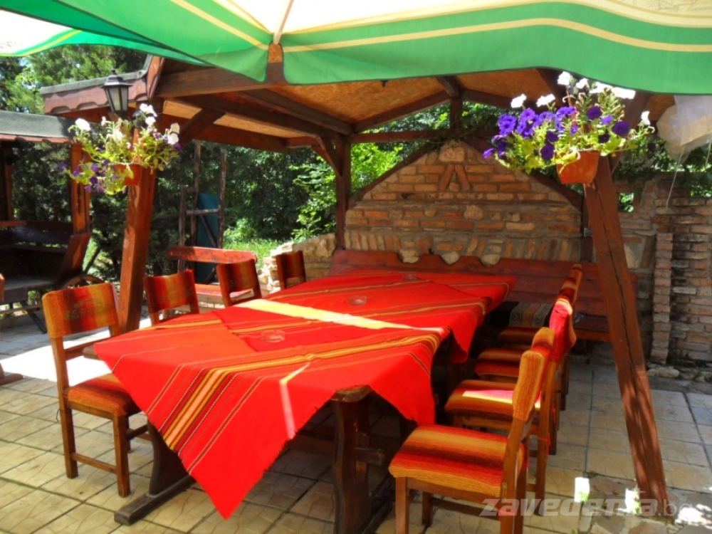 Лятна градина