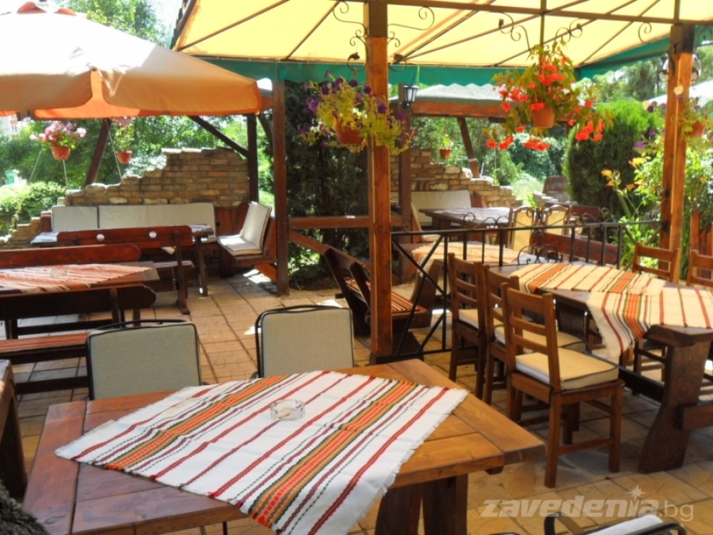 Лятна градина