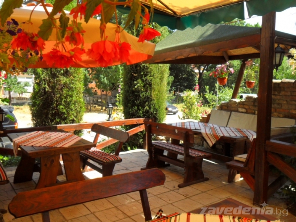 Лятна градина