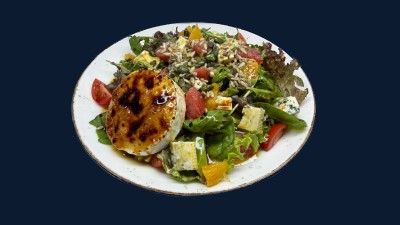 САЛАТА С АВОКАДО И КОЗЕ СИРЕНЕ