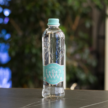 Бялата вода (стъкло със синьо-зелен етикет) 330мл