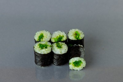 Хосомаки Уакаме (6 хапки)