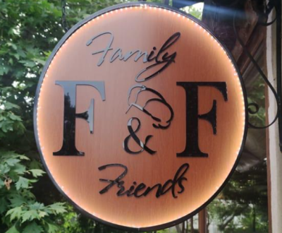This is Ресторант  Family & Friends's logo